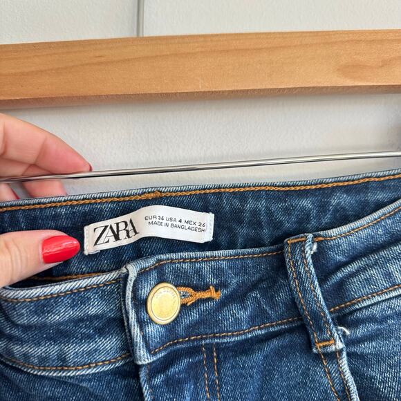 Zara Mid-Rise Raw Hem Straight Leg Jeans Medium Wash 4 - Picture 6 of 11